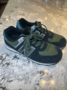 New Balance Kids Green and Black Lace-Up Sneakers